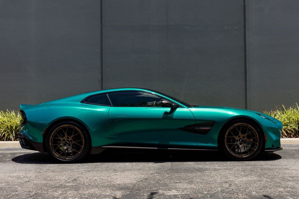 Used 2025 Aston Martin Vanquish RWD image 6