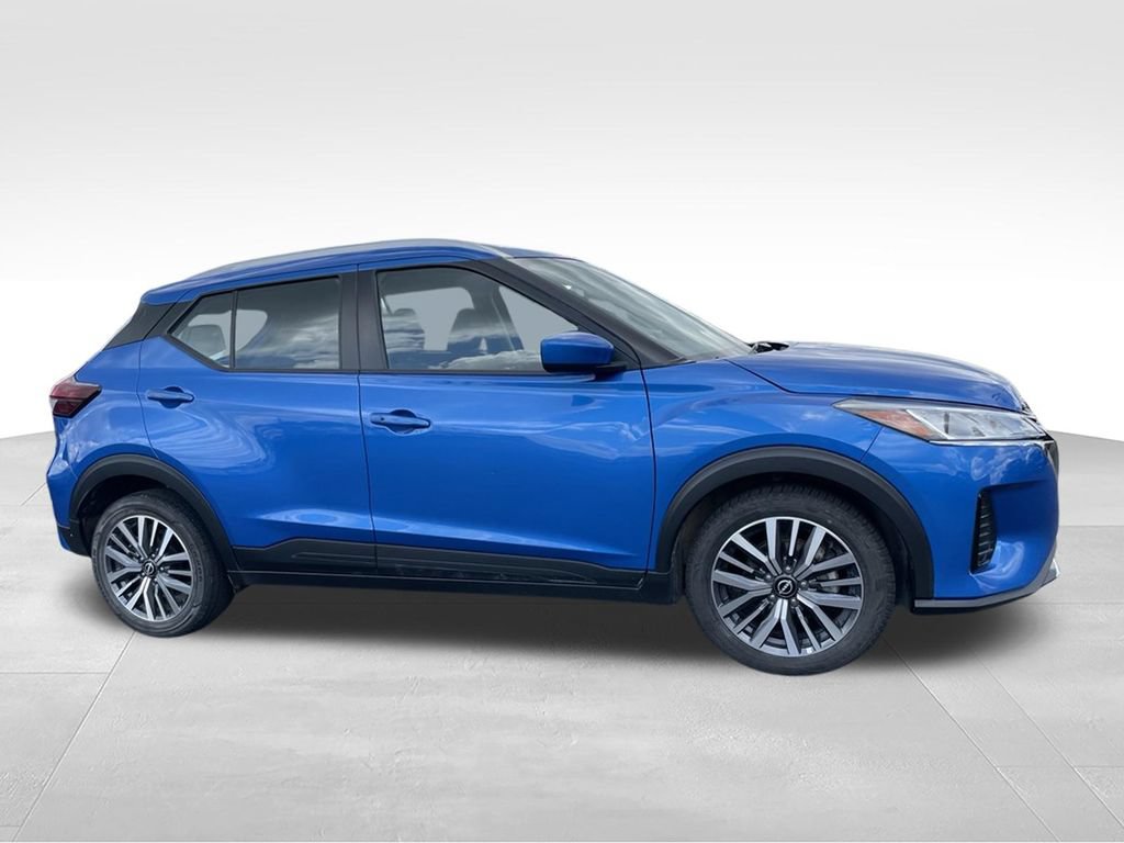 Used 2024 Nissan Kicks SV FWD image 2