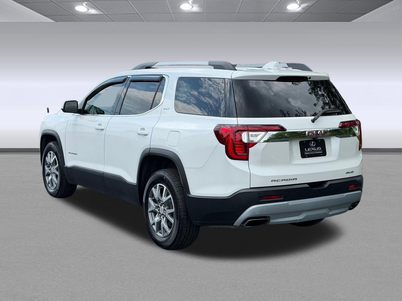 Used 2020 GMC Acadia SLT w/ Driver Alert Package II AWD/4WD image 3