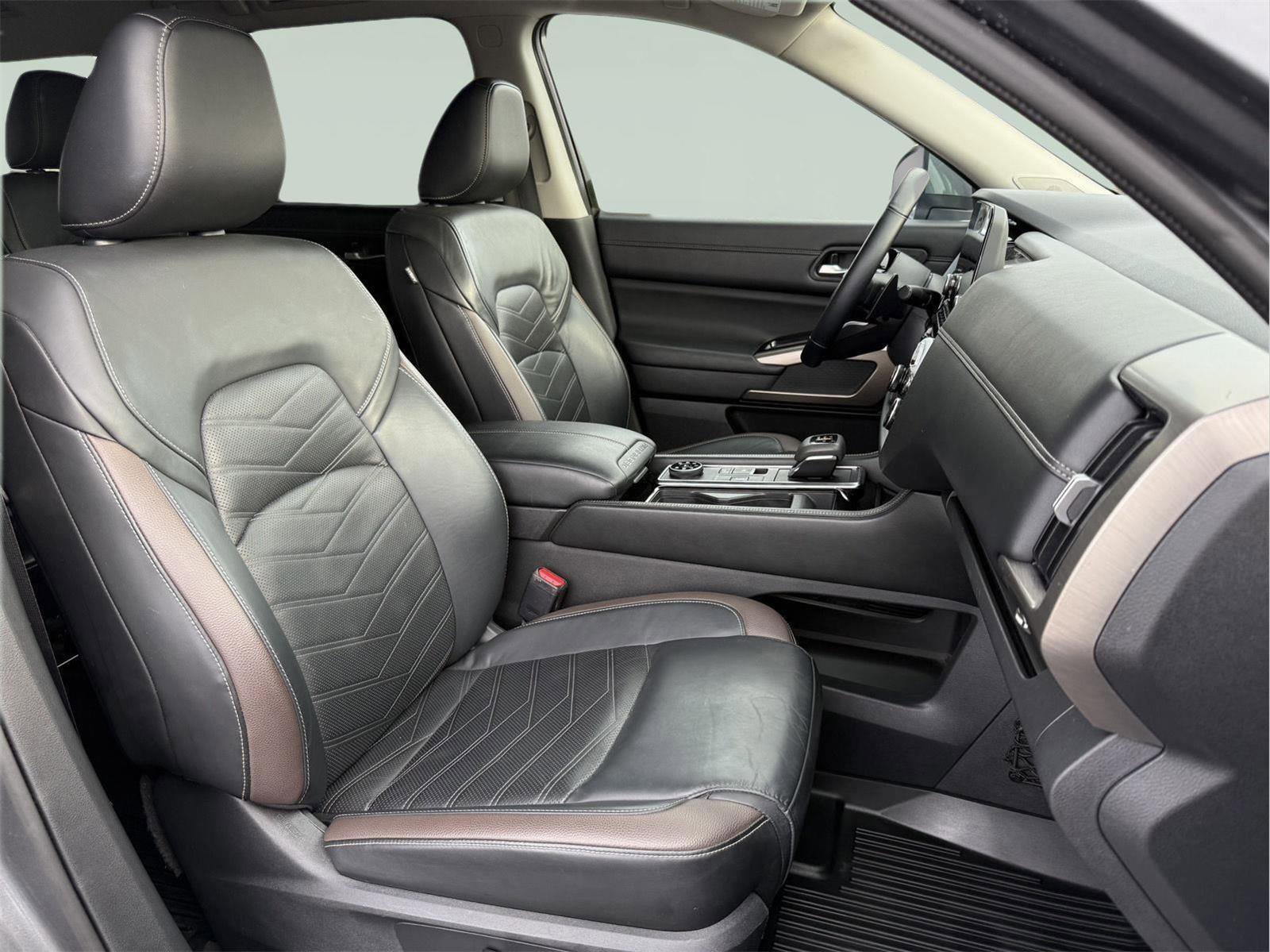 Used 2022 Nissan Pathfinder Platinum w/ Cargo Package AWD/4WD image 23