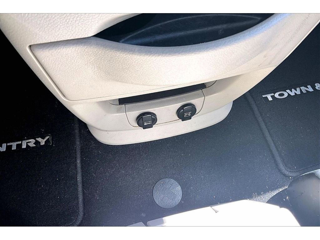 Used 2013 Chrysler Town & Country Touring-L w/ Entertainment Group #2 image 27