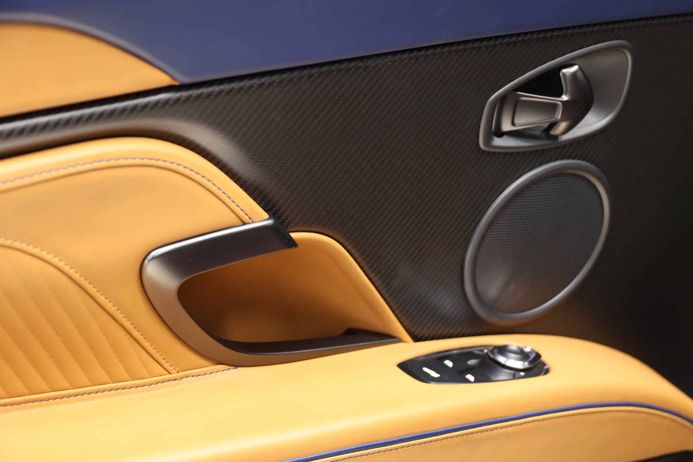 Used 2023 Aston Martin DBS Coupe RWD image 16