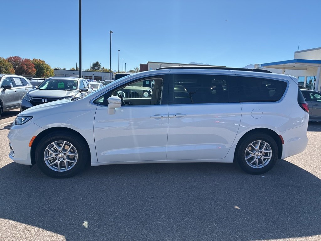 Used 2022 Chrysler Pacifica Touring-L video 2