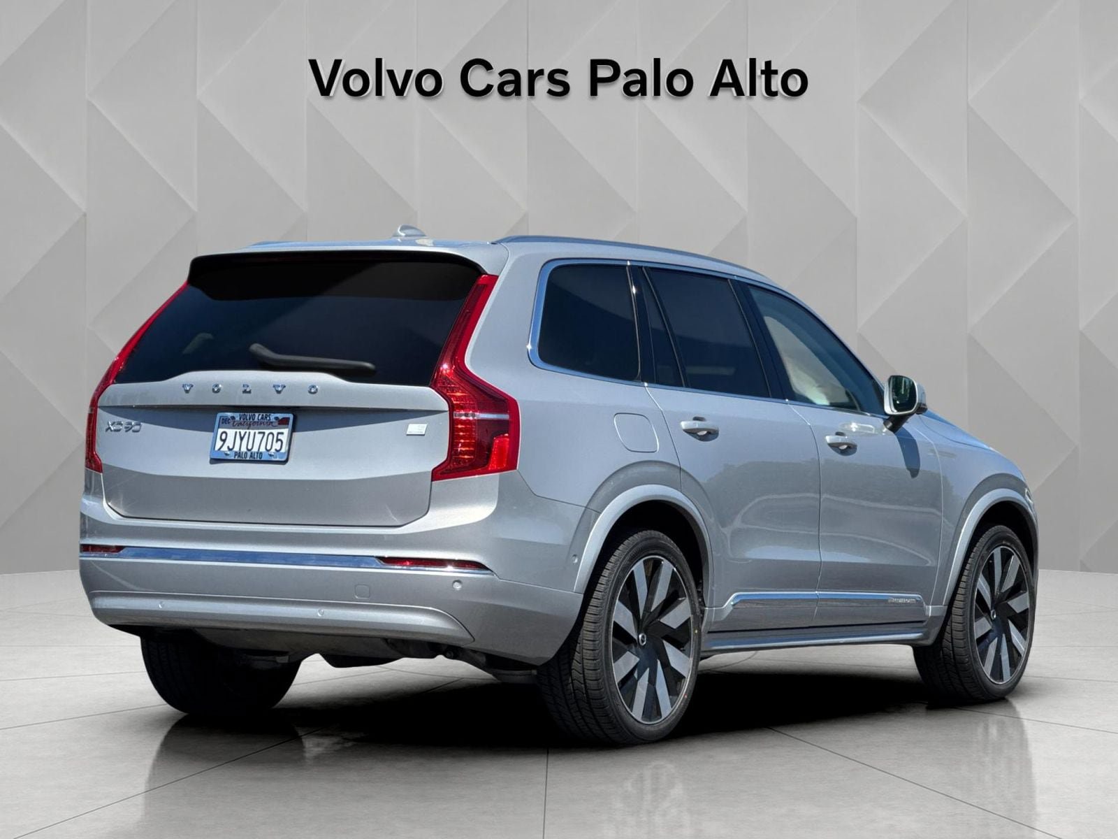 Certified 2023 Volvo XC90 T8 Ultimate AWD/4WD image 3