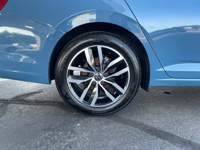 Used 2025 Volkswagen Jetta SE FWD image 33