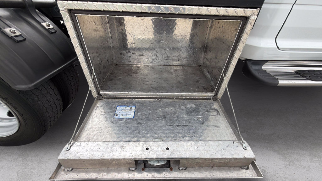 Used 2024 RAM 5500 Tradesman w/ Chrome Appearance Group AWD/4WD image 26