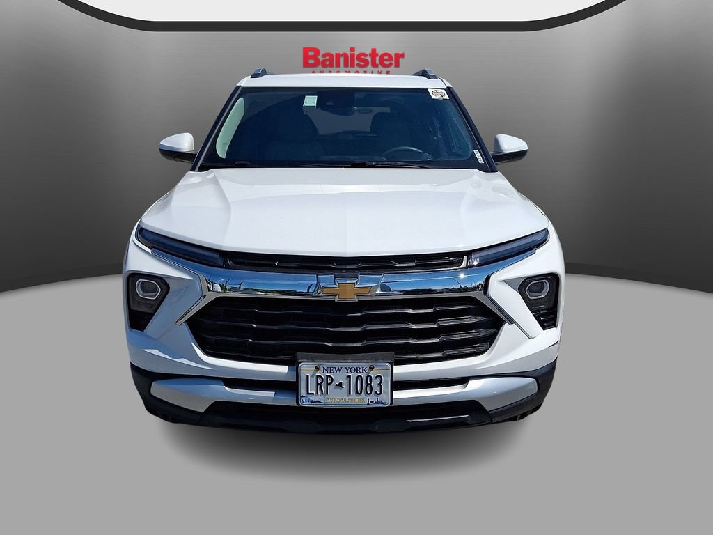 Used 2025 Chevrolet TrailBlazer LT AWD/4WD image 2