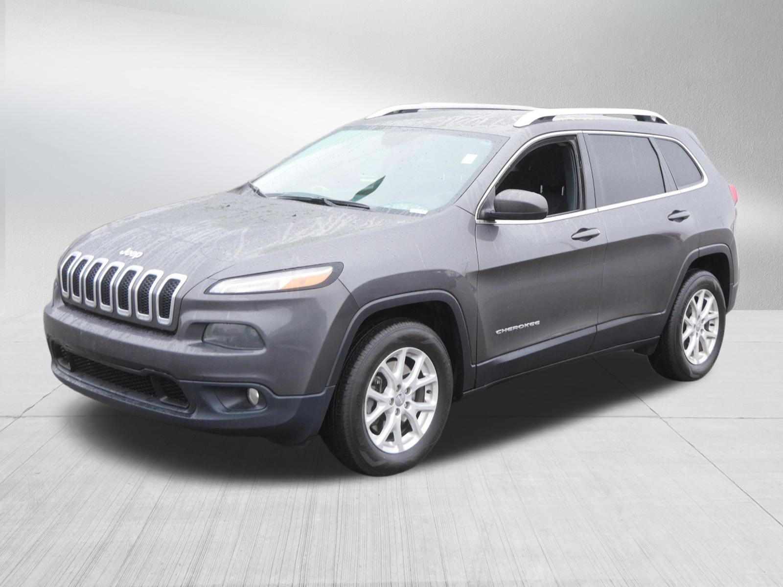 Used 2017 Jeep Cherokee Latitude AWD/4WD image 3