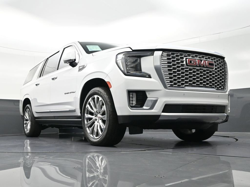 Used 2022 GMC Yukon XL Denali w/ Denali Premium Package image 31