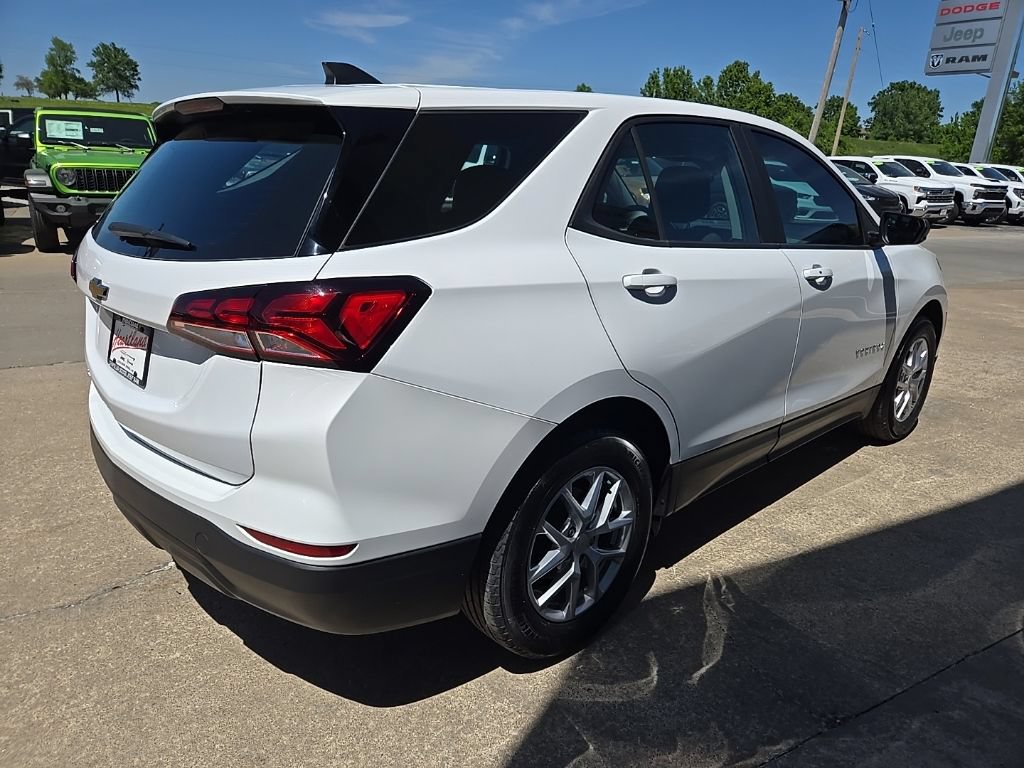 Used 2023 Chevrolet Equinox LS FWD image 12