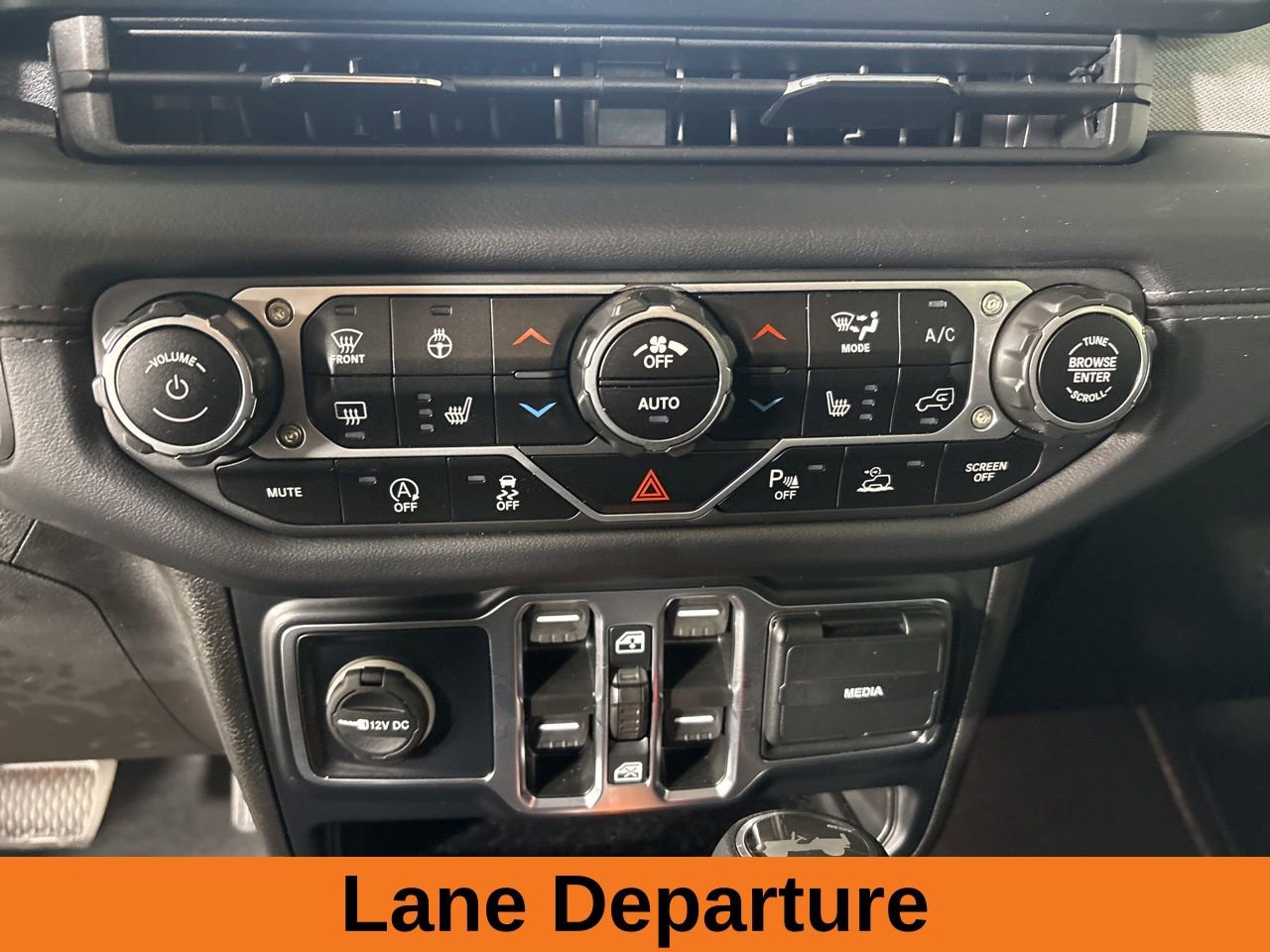Used 2024 Jeep Wrangler Unlimited Sahara w/ Safety Group AWD/4WD image 15