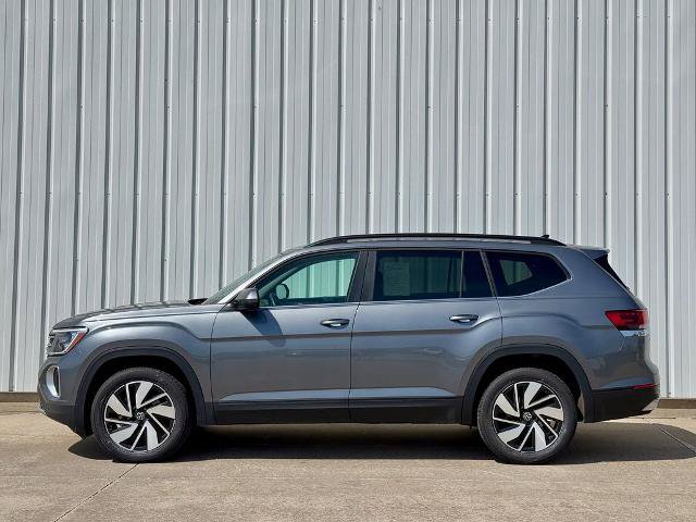 Used 2025 Volkswagen Atlas SE AWD/4WD image 3