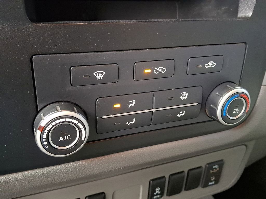 Used 2018 Nissan NV 2500 SV image 15