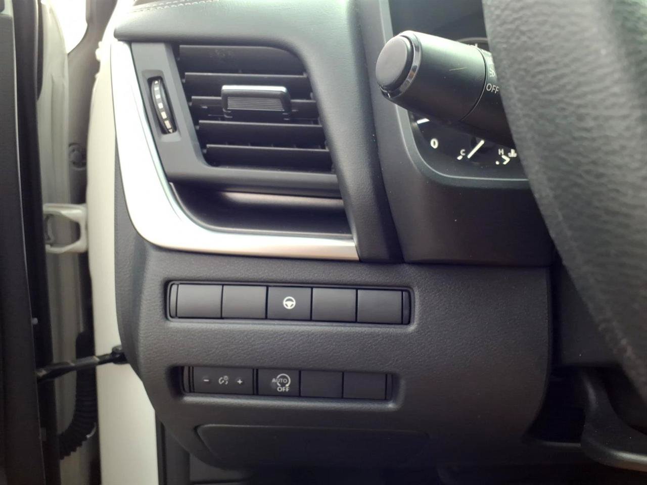 Used 2023 Nissan Rogue SV AWD/4WD image 15