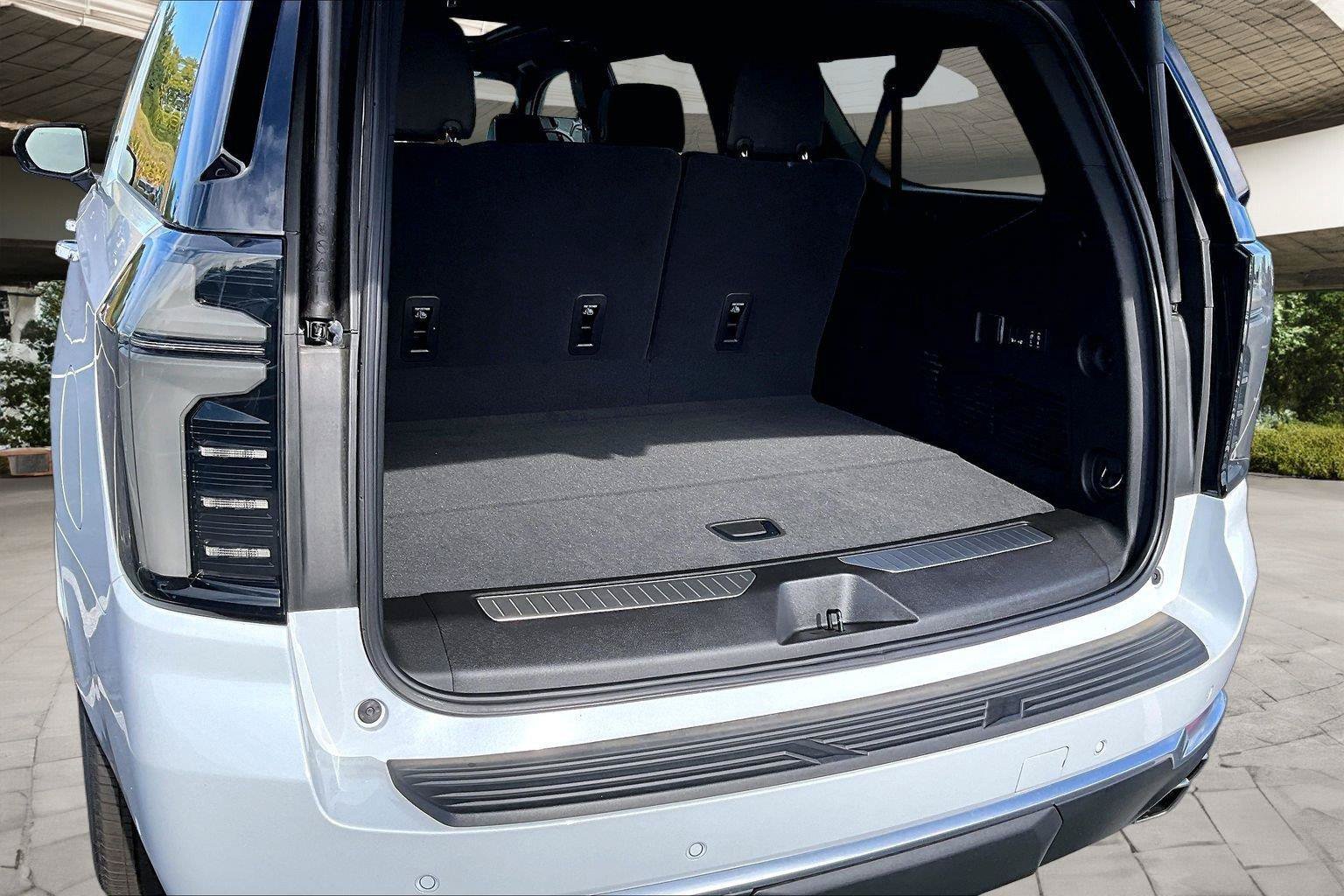 New 2026 Chevrolet Suburban High Country AWD/4WD image 5