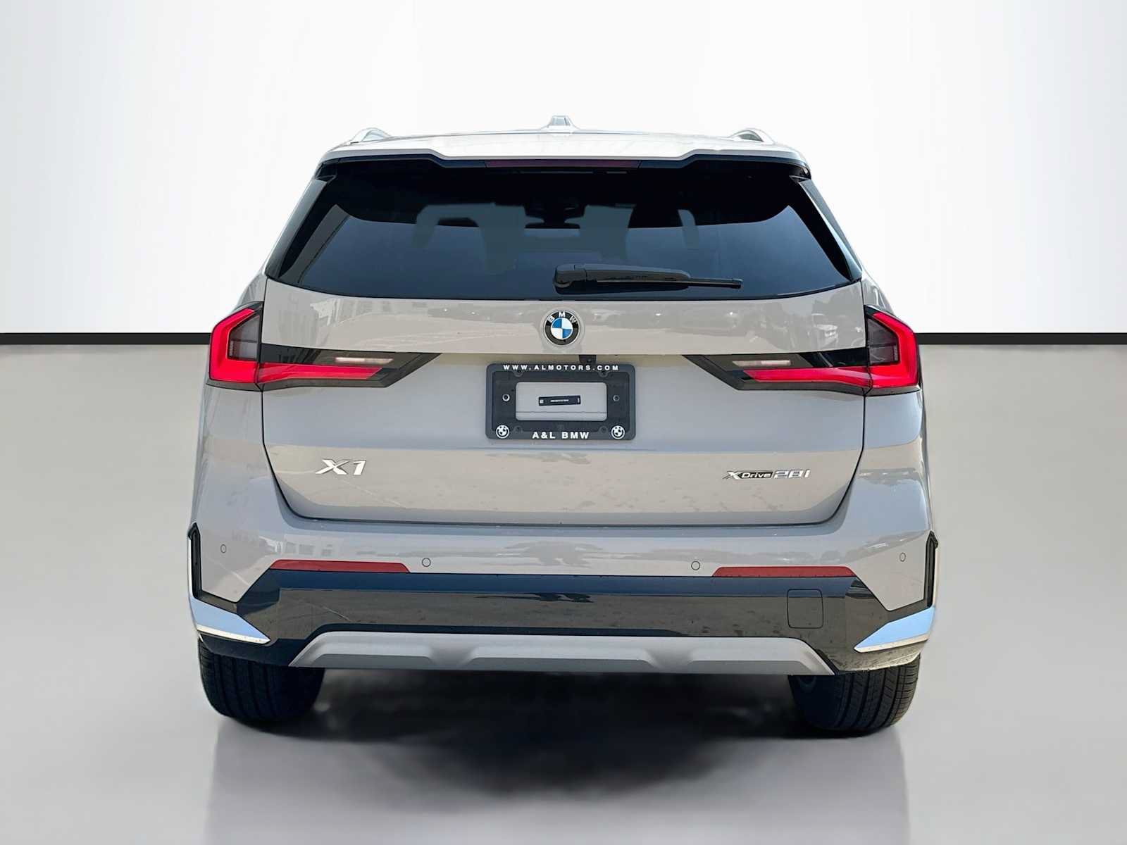 New 2027 BMW X1 xDrive28i AWD/4WD image 4