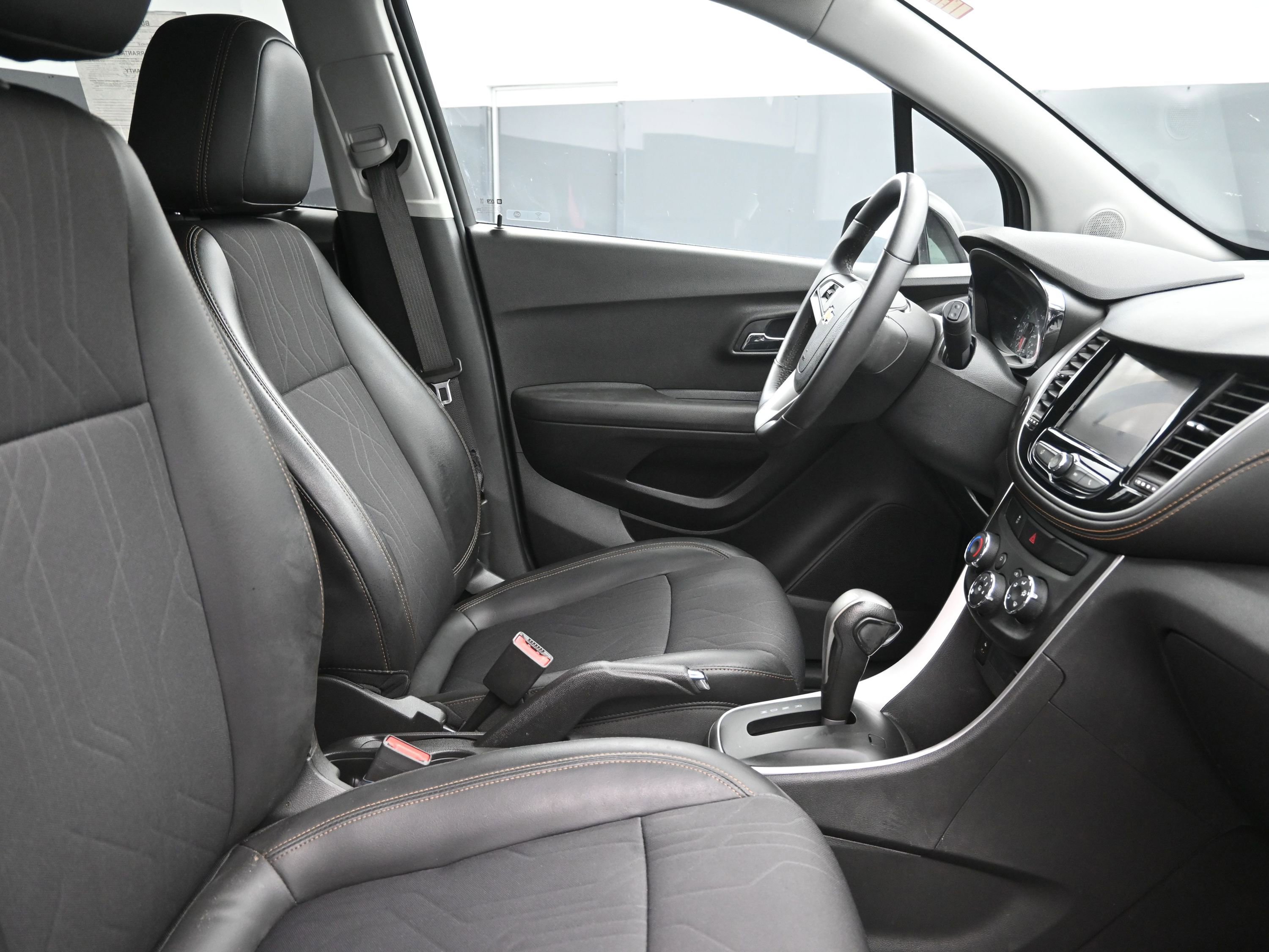 Used 2020 Chevrolet Trax LT w/ LT Convenience Package image 15