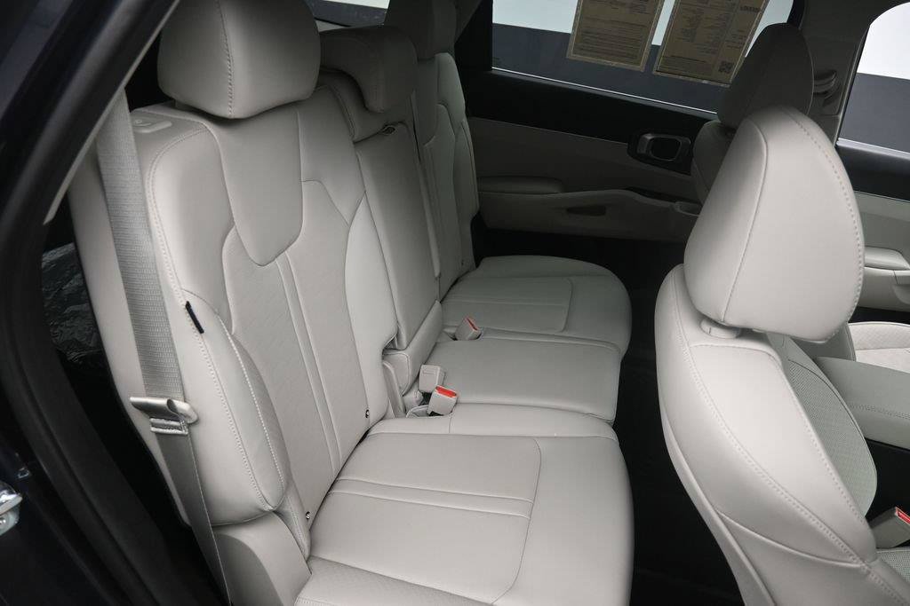 Used 2025 Kia Sorento S FWD image 24