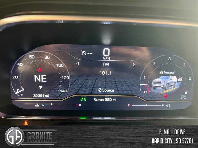 Used 2024 GMC Yukon XL SLT w/ SLT Luxury Package image 15