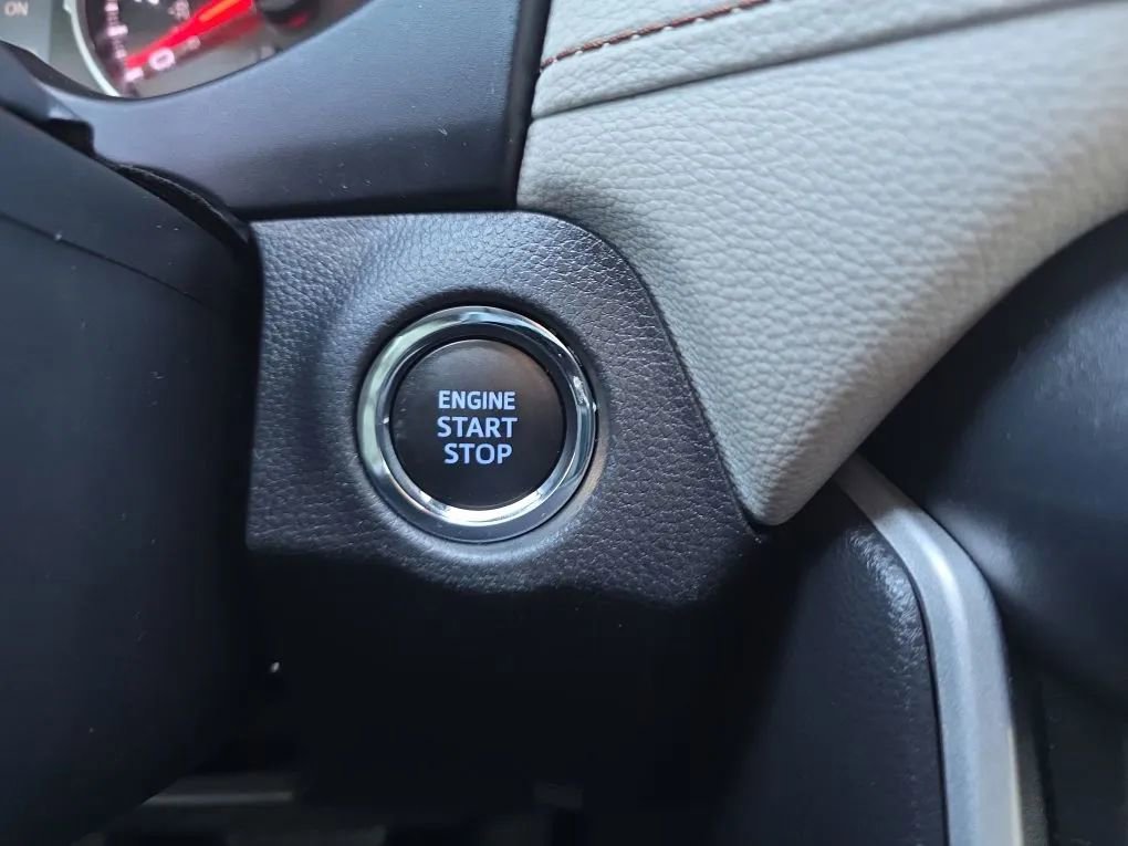 Used 2021 Toyota RAV4 XLE image 33