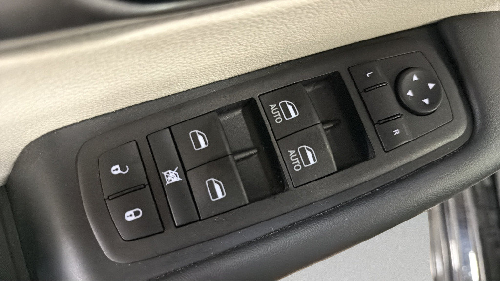 Used 2024 Chrysler Pacifica Touring-L FWD image 15