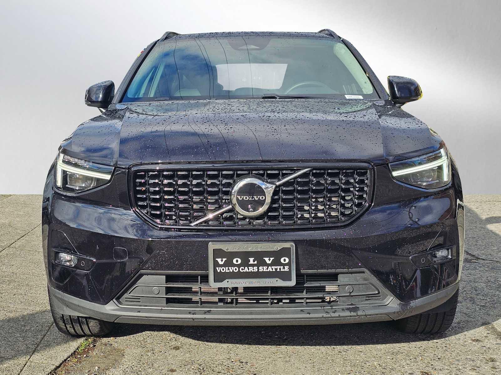 Used 2025 Volvo XC40 B5 Plus w/ Protection Package Premier image 8
