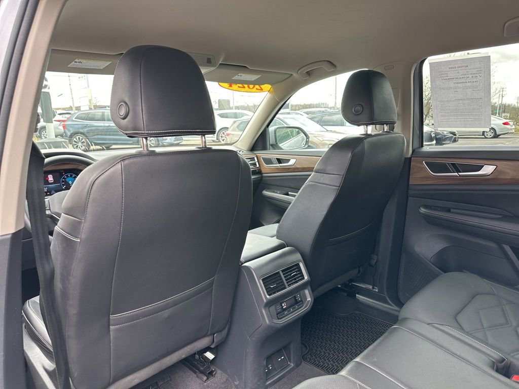 Used 2024 Volkswagen Atlas SE AWD/4WD image 40