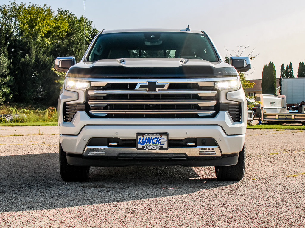 Used 2024 Chevrolet Silverado 1500 High Country w/ Technology Package AWD/4WD image 5