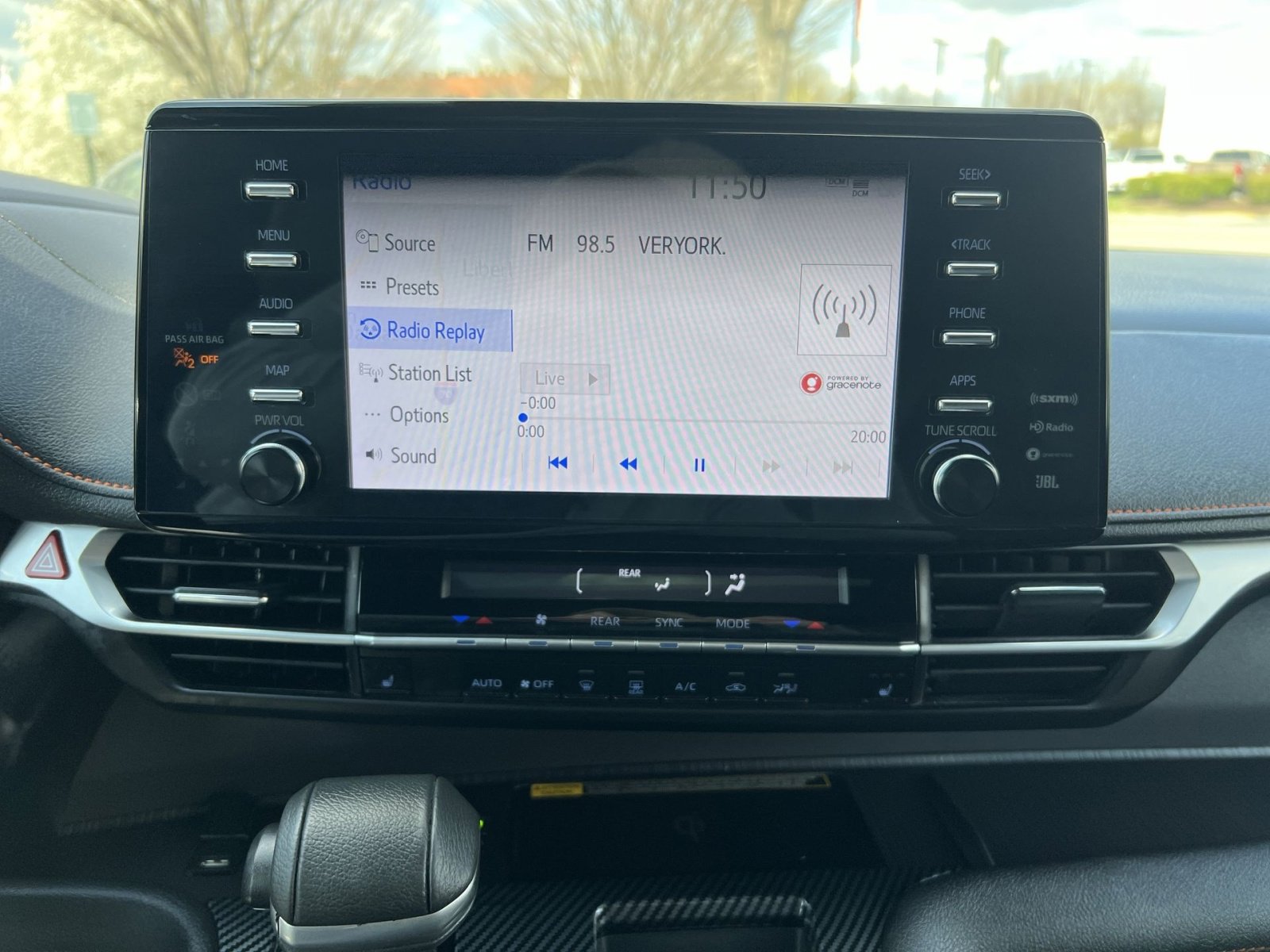 Used 2023 Toyota Sienna XSE w/ XSE Plus Package image 18