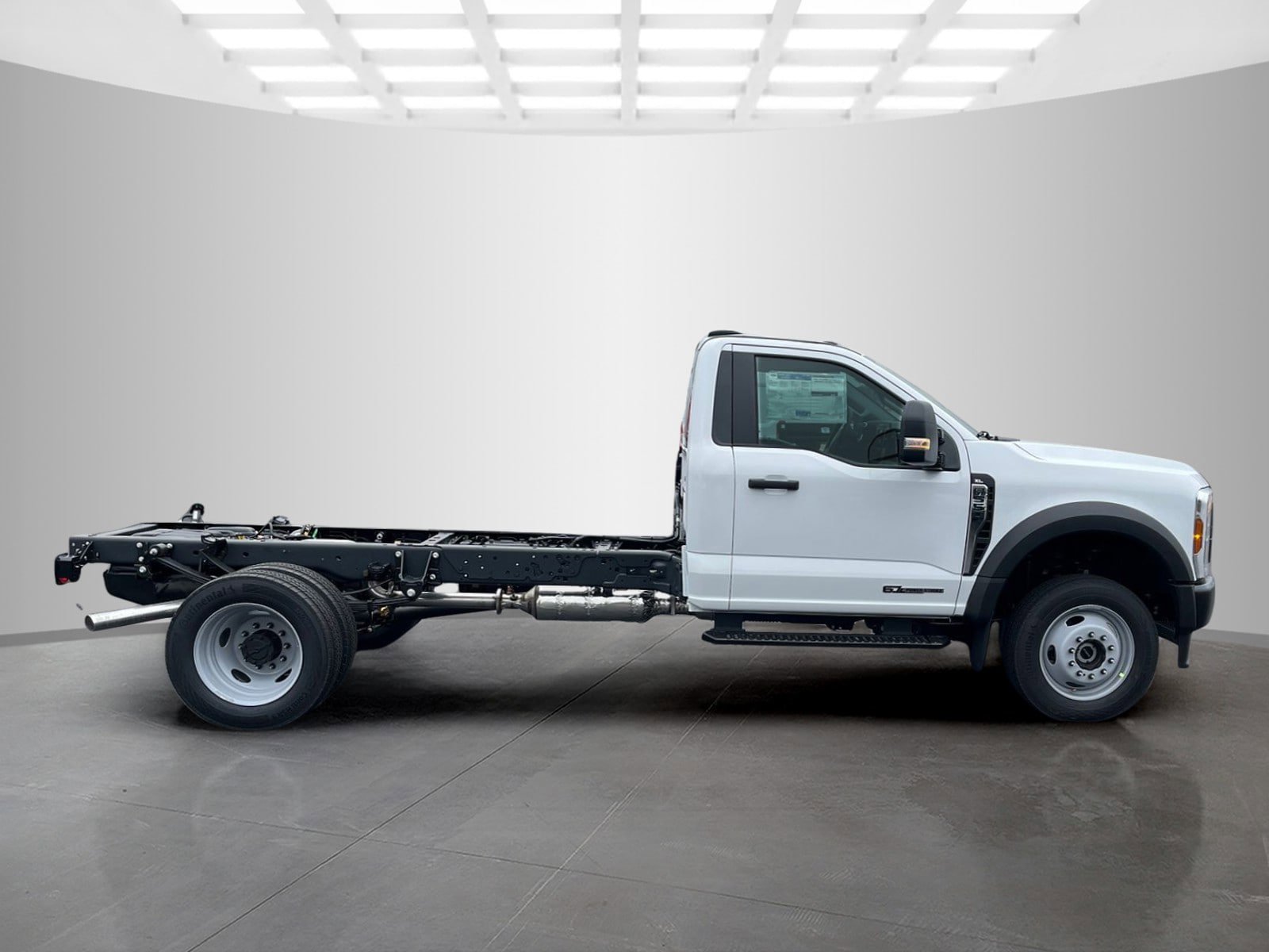 New 2026 Ford F550 4x4 Regular Cab Super Duty image 3