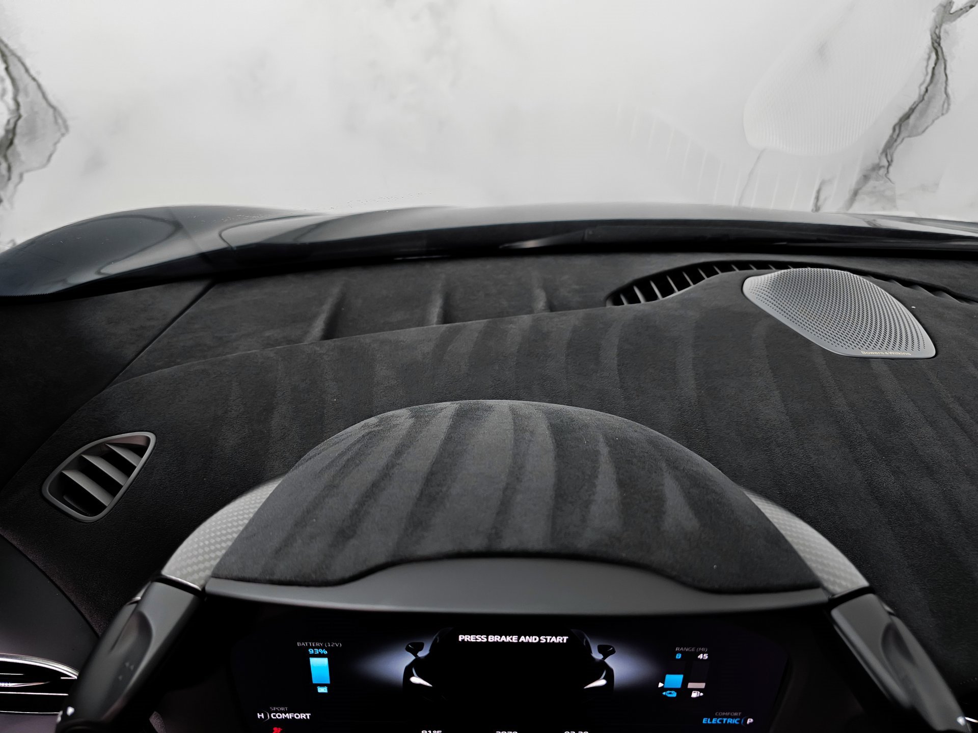 Used 2023 McLaren Artura image 29