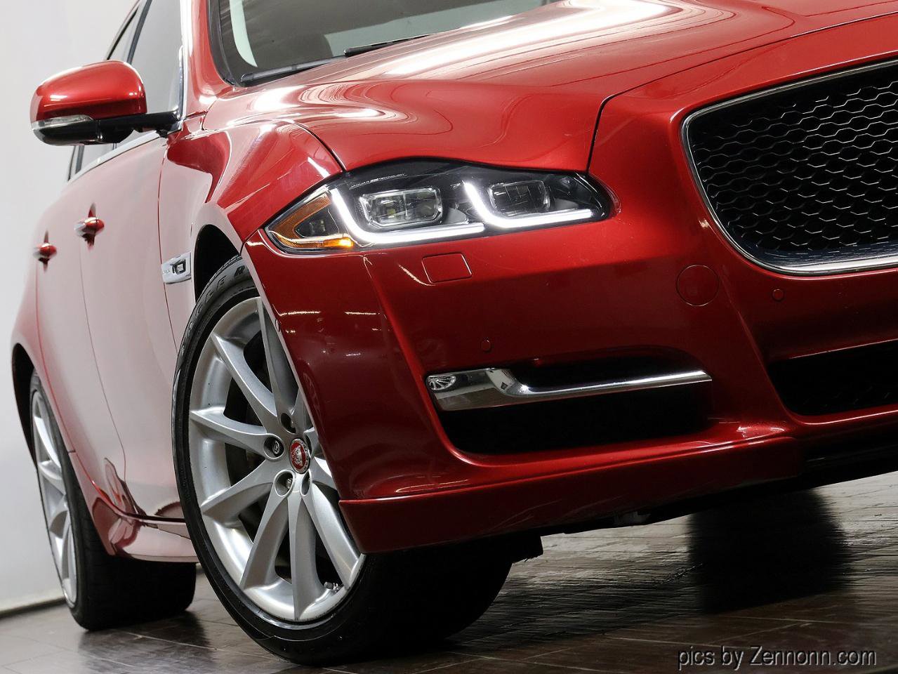 Used 2018 Jaguar XJ R-Sport image 4