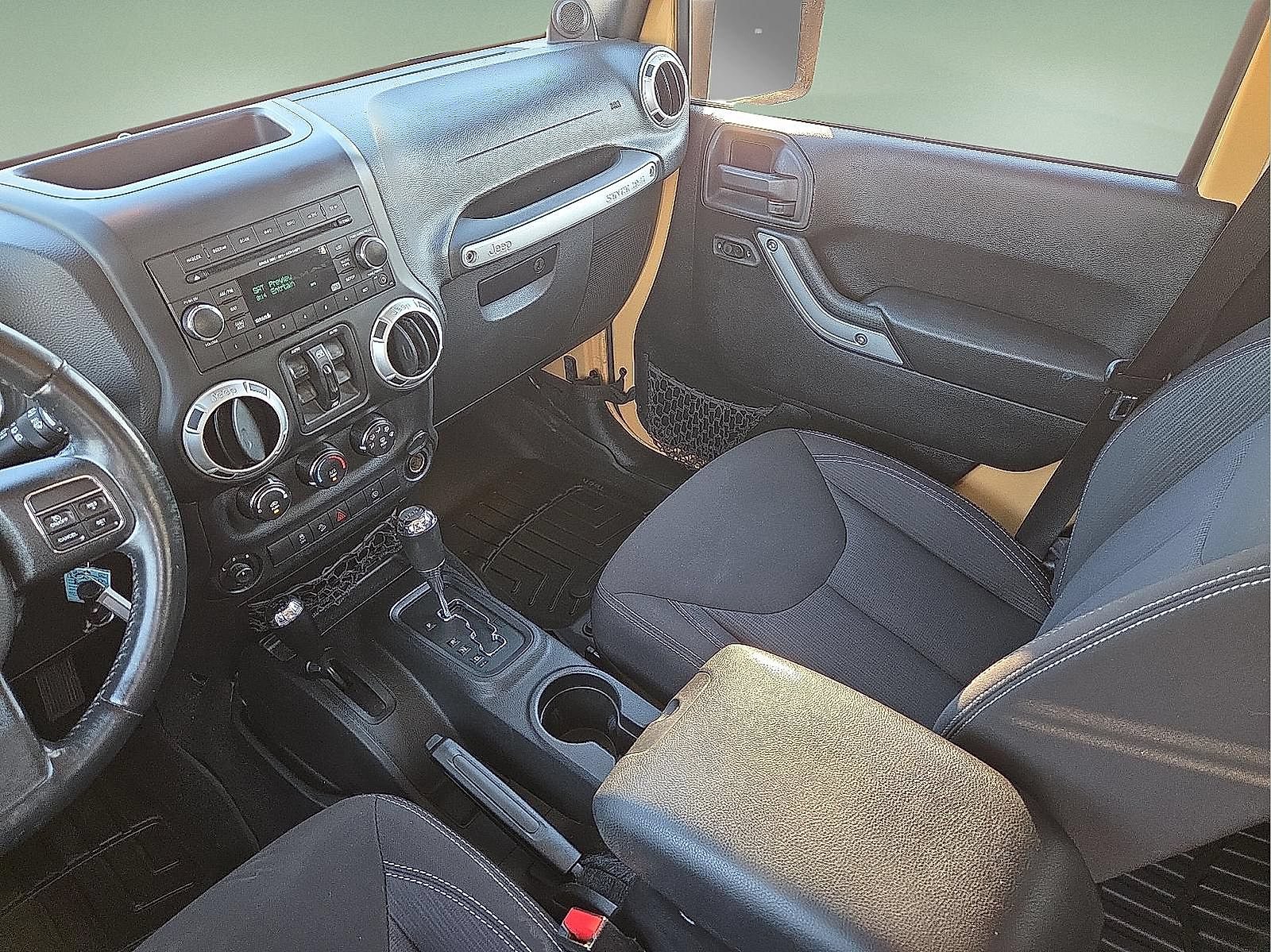 Used 2014 Jeep Wrangler Unlimited Sahara AWD/4WD image 12