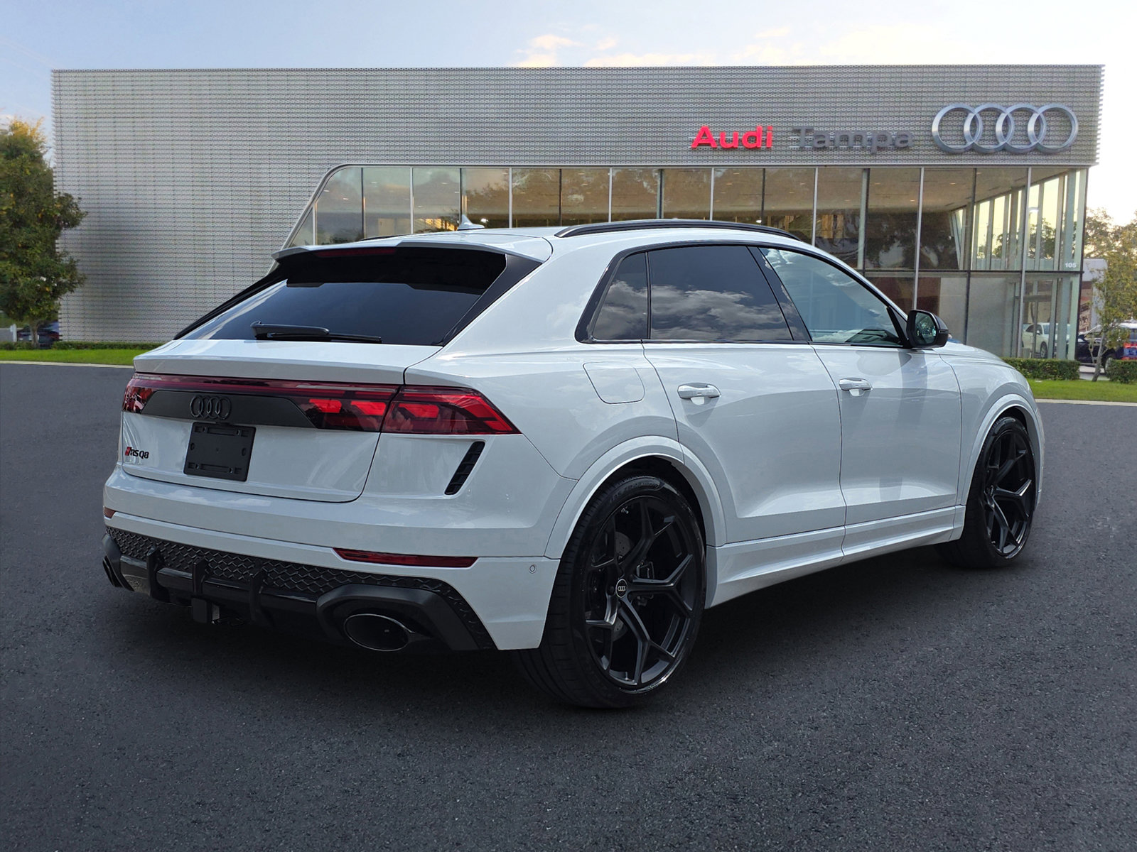 New 2025 Audi RS Q8 performance image 4