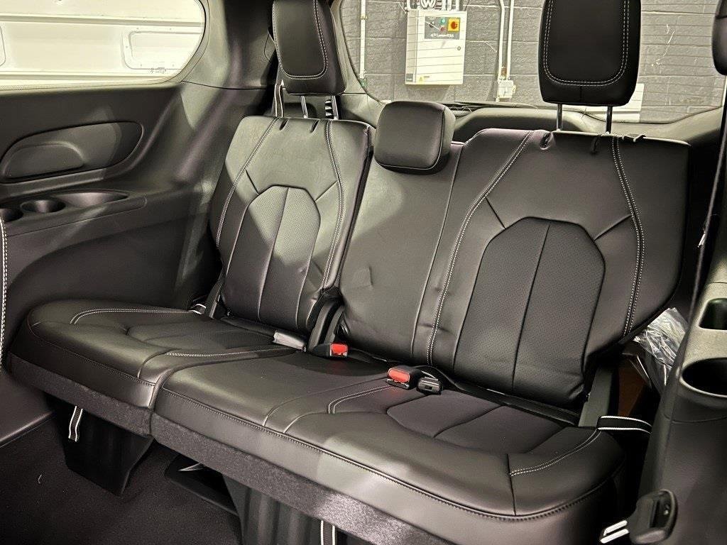 New 2026 Chrysler Voyager LX image 30