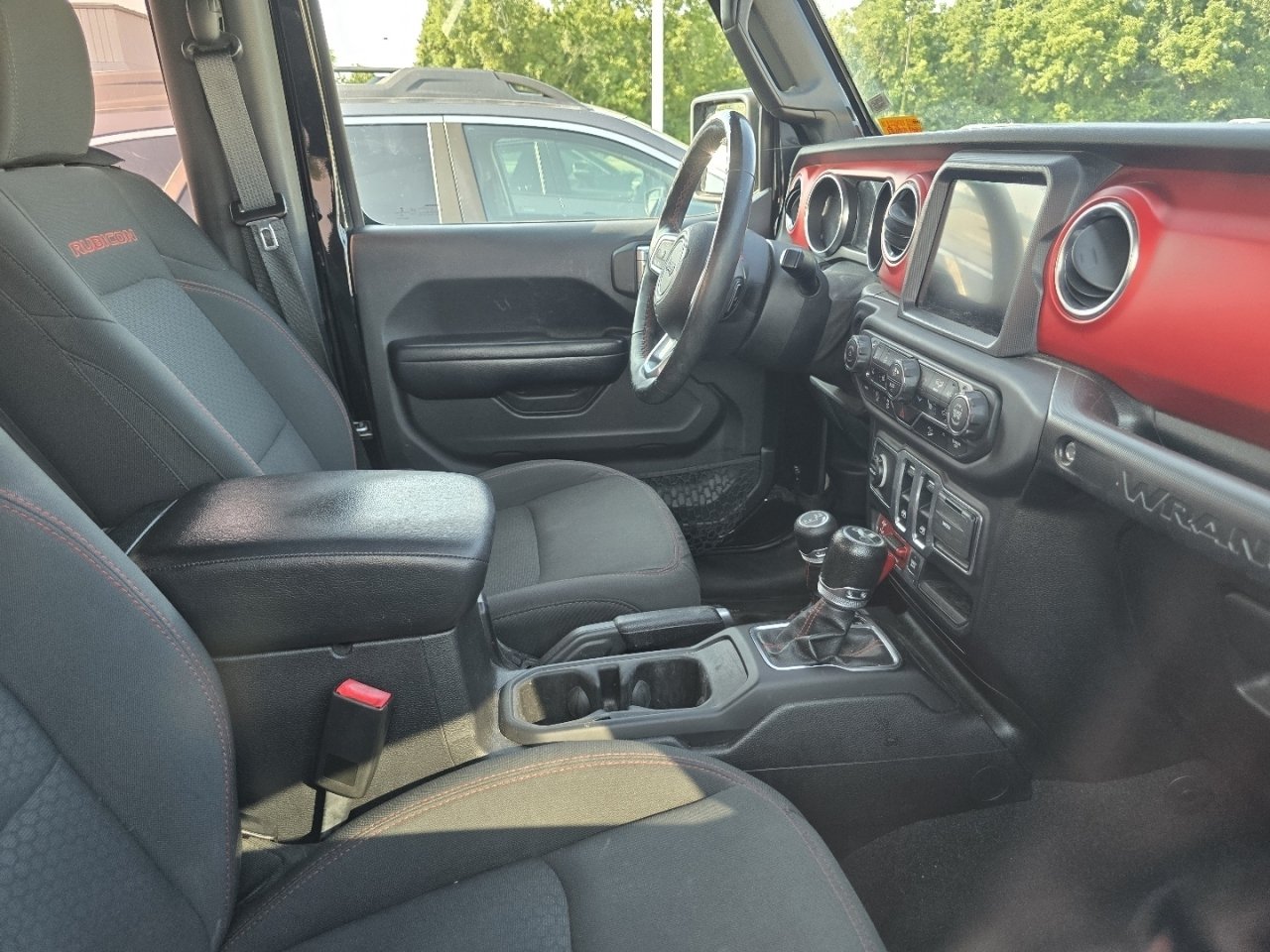 Used 2018 Jeep Wrangler Rubicon AWD/4WD image 13