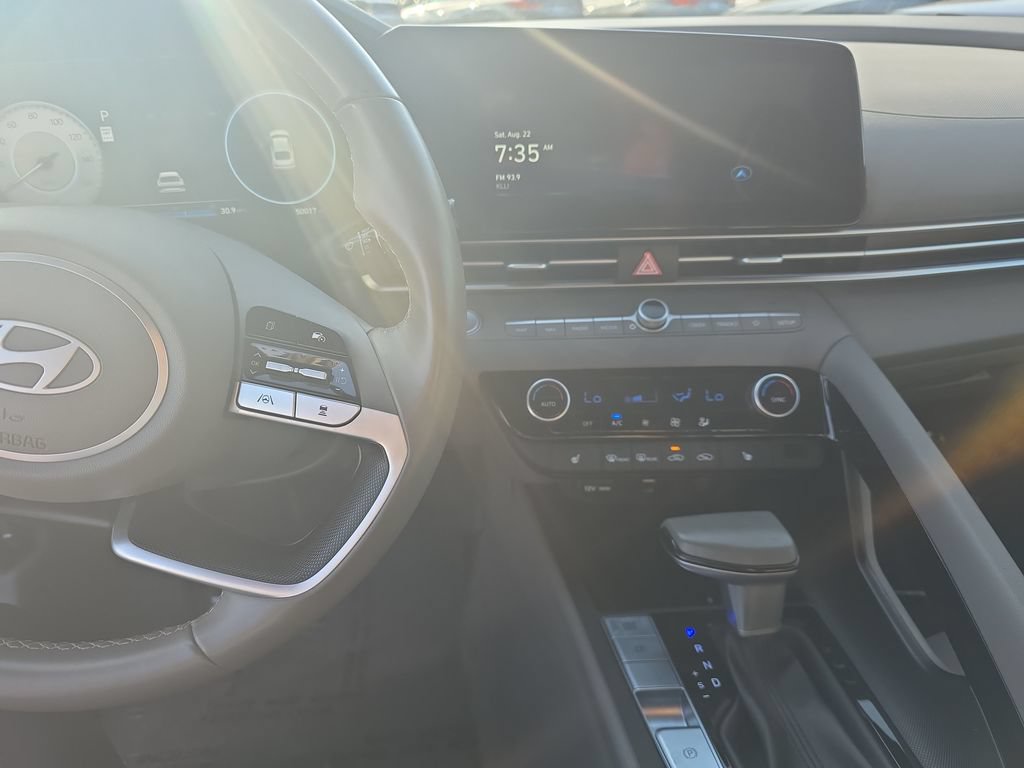 Used 2025 Hyundai Elantra SEL FWD image 12