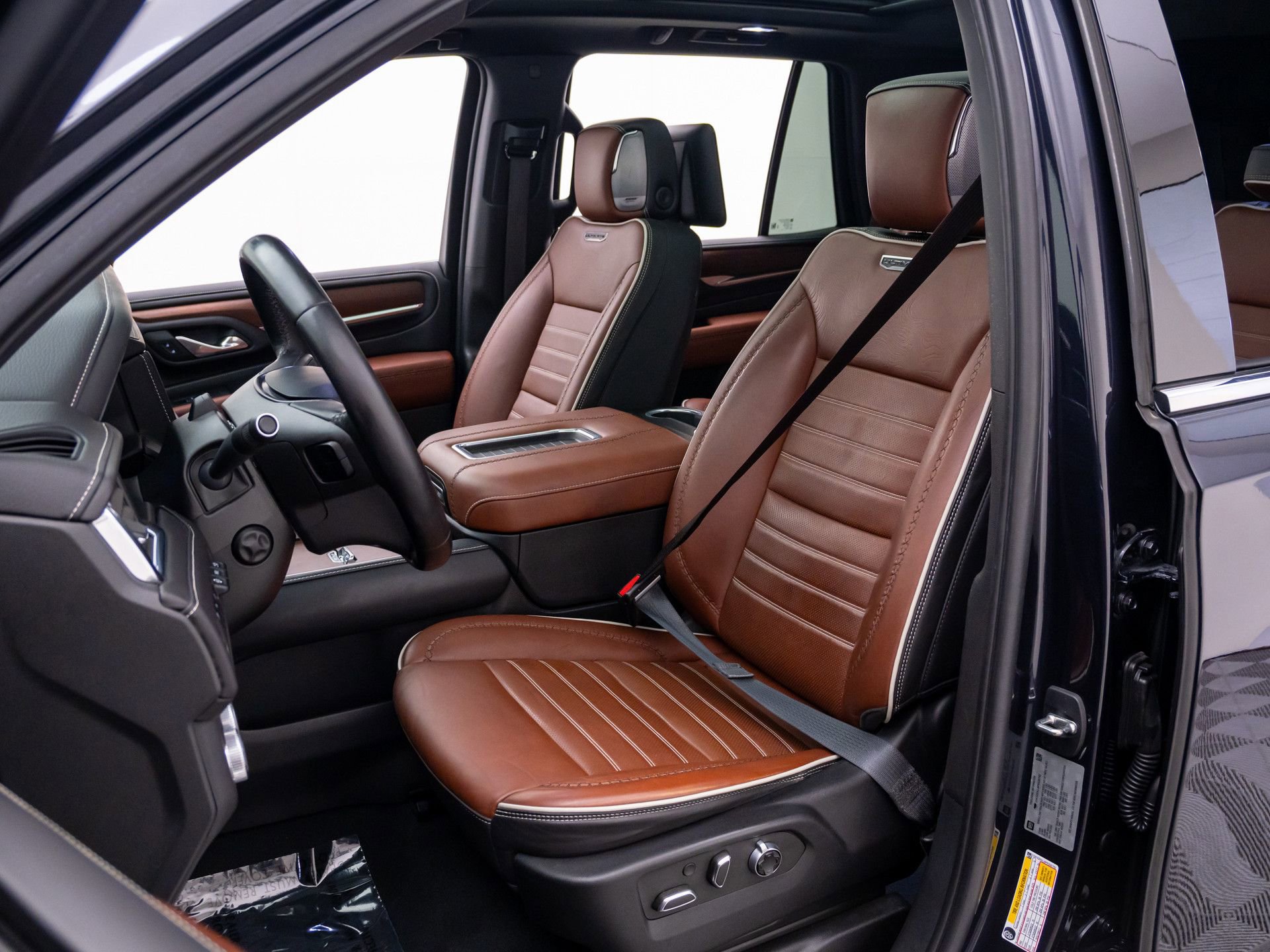 Used 2023 GMC Yukon Denali Ultimate AWD/4WD image 14
