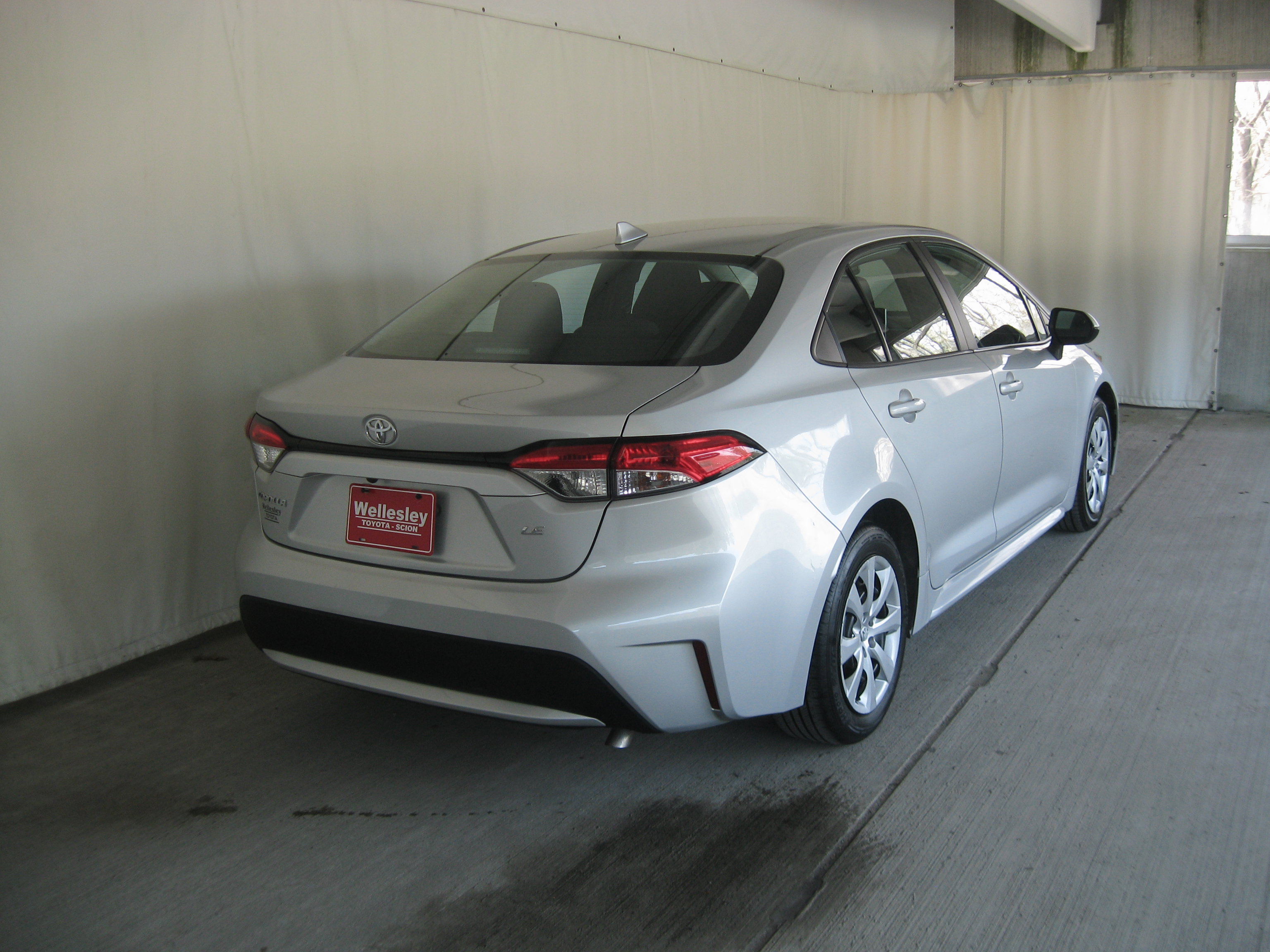 Used 2020 Toyota Corolla LE image 6