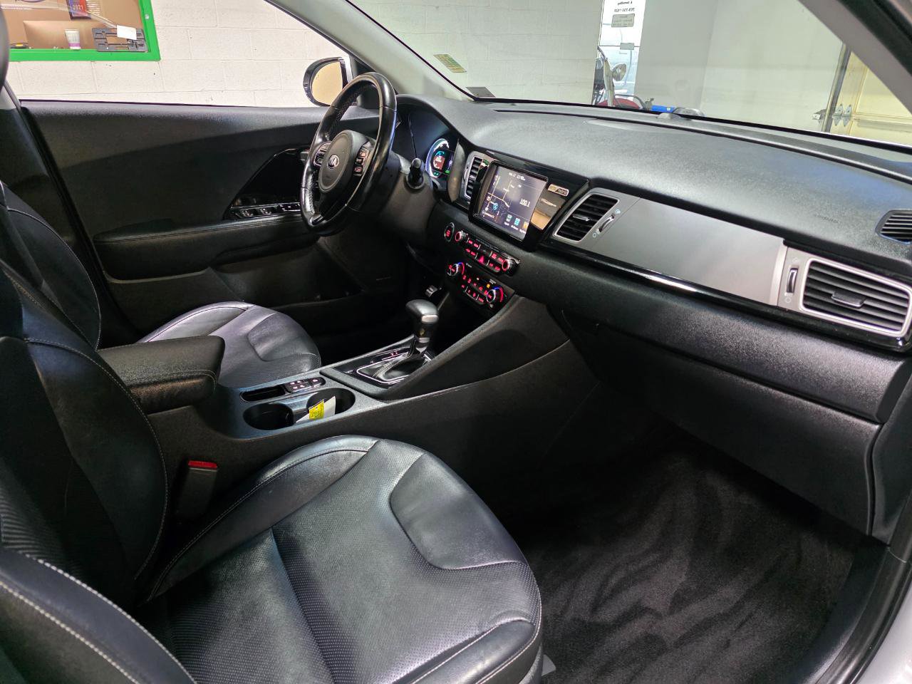 Used 2018 Kia Niro Touring image 24