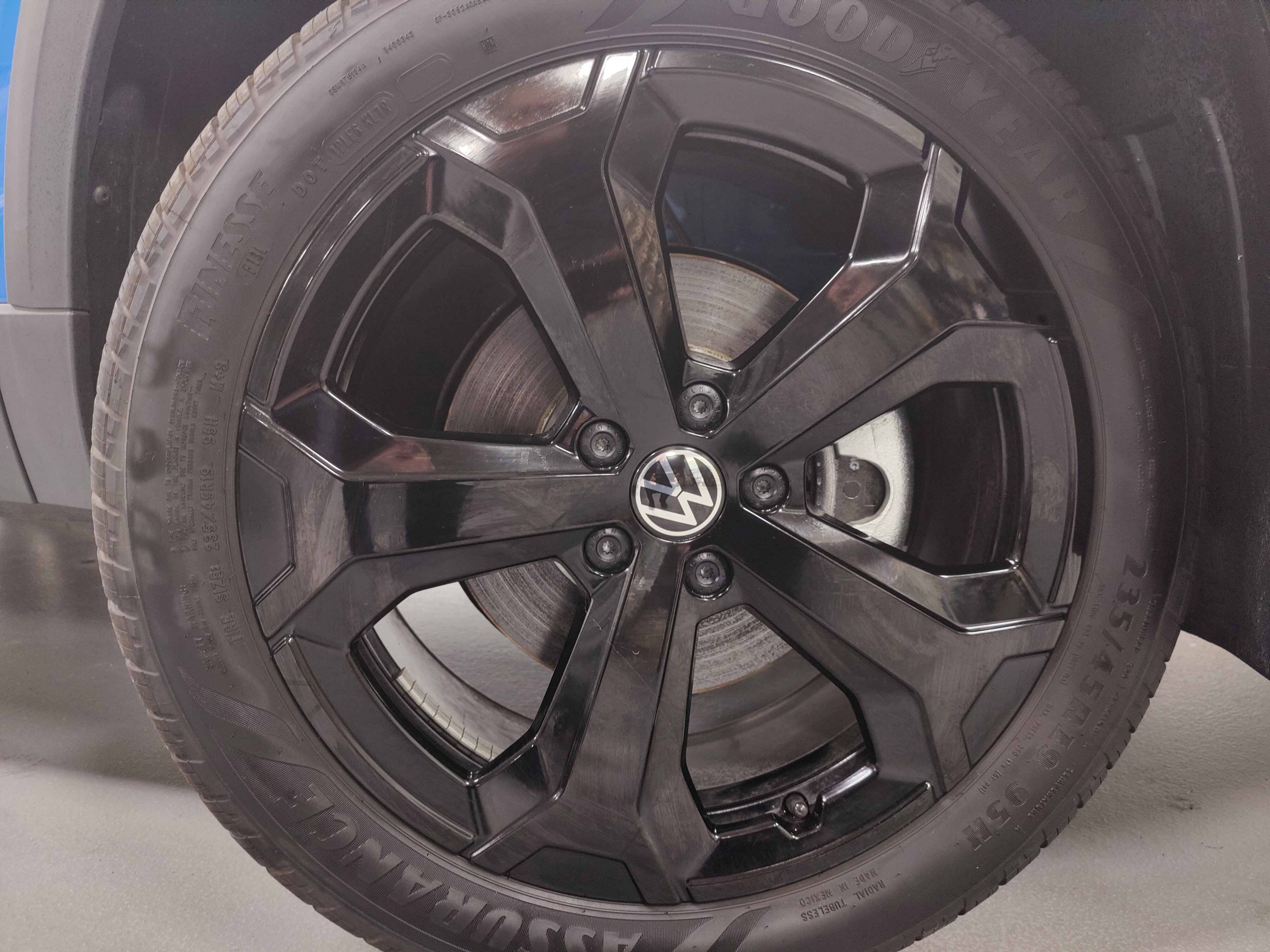 Used 2025 Volkswagen Taos SE AWD/4WD image 6