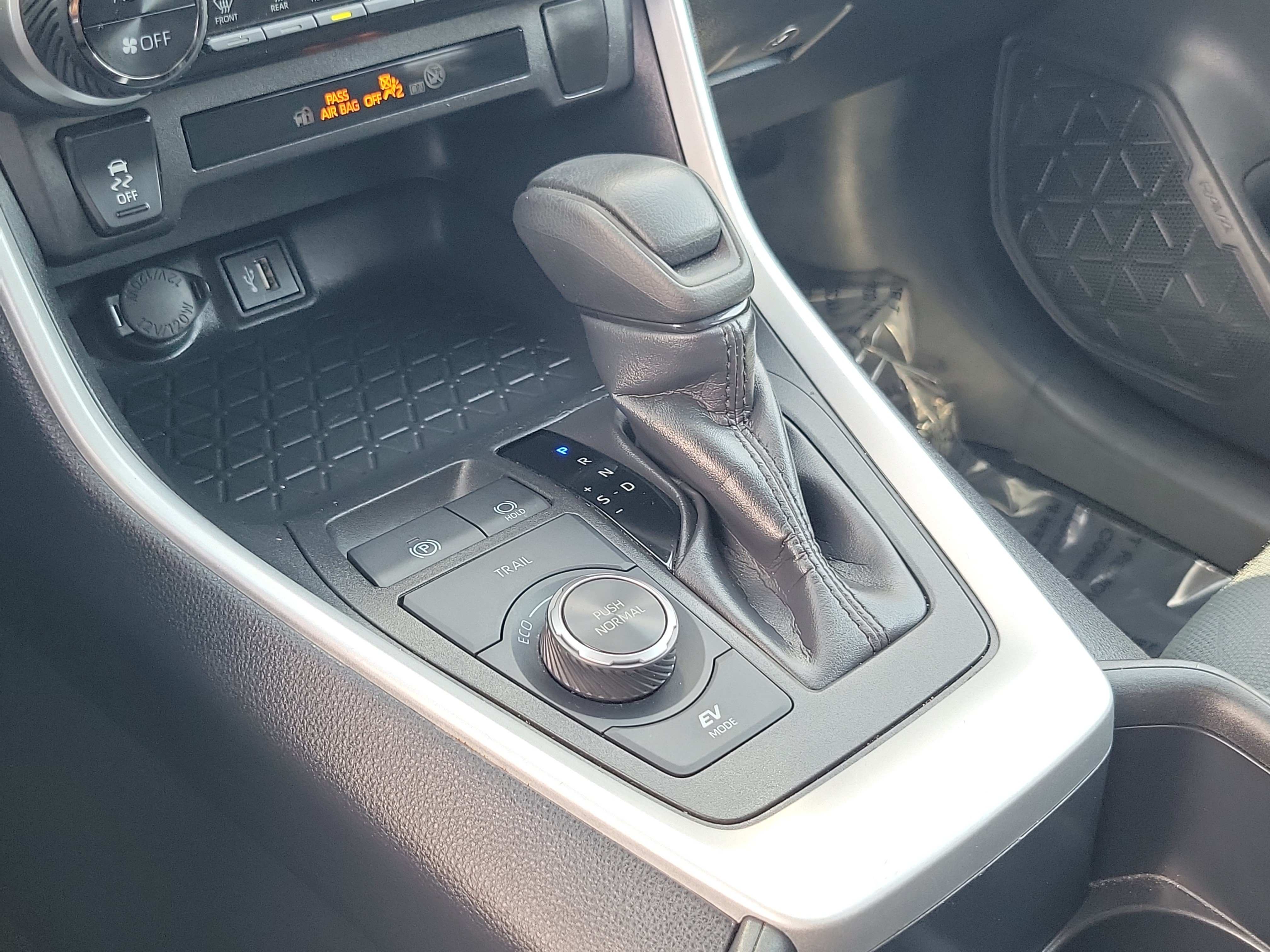 Certified 2025 Toyota RAV4 XLE AWD/4WD image 30