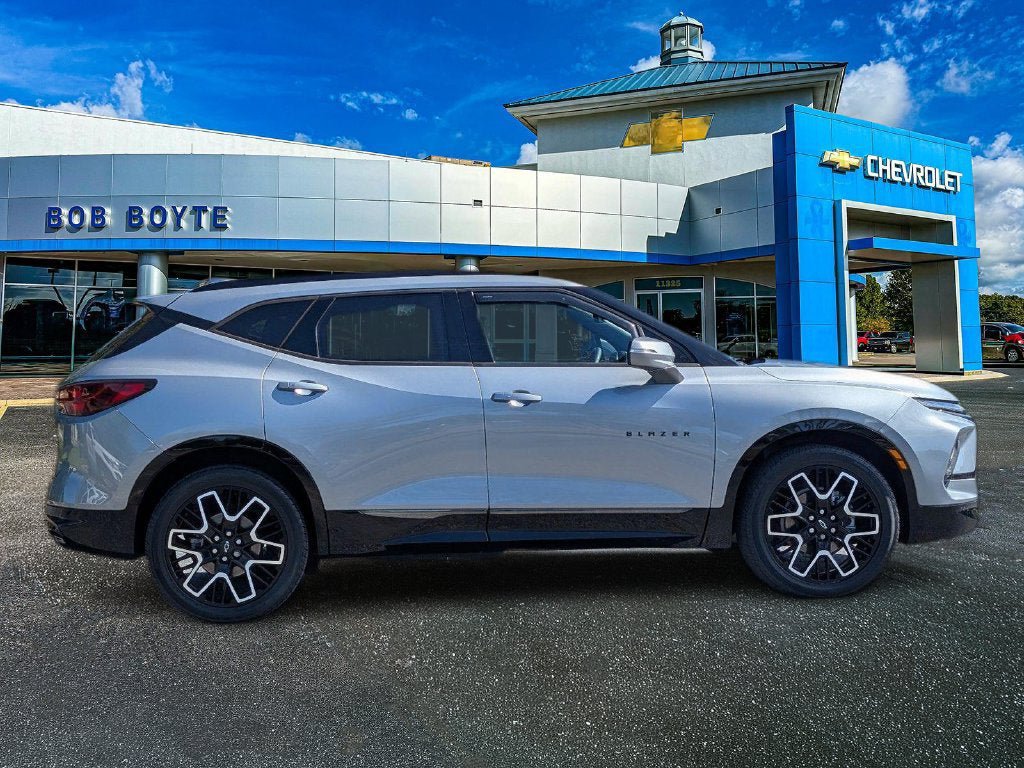 Certified 2023 Chevrolet Blazer RS w/ Driver Confidence II Package FWD image 2