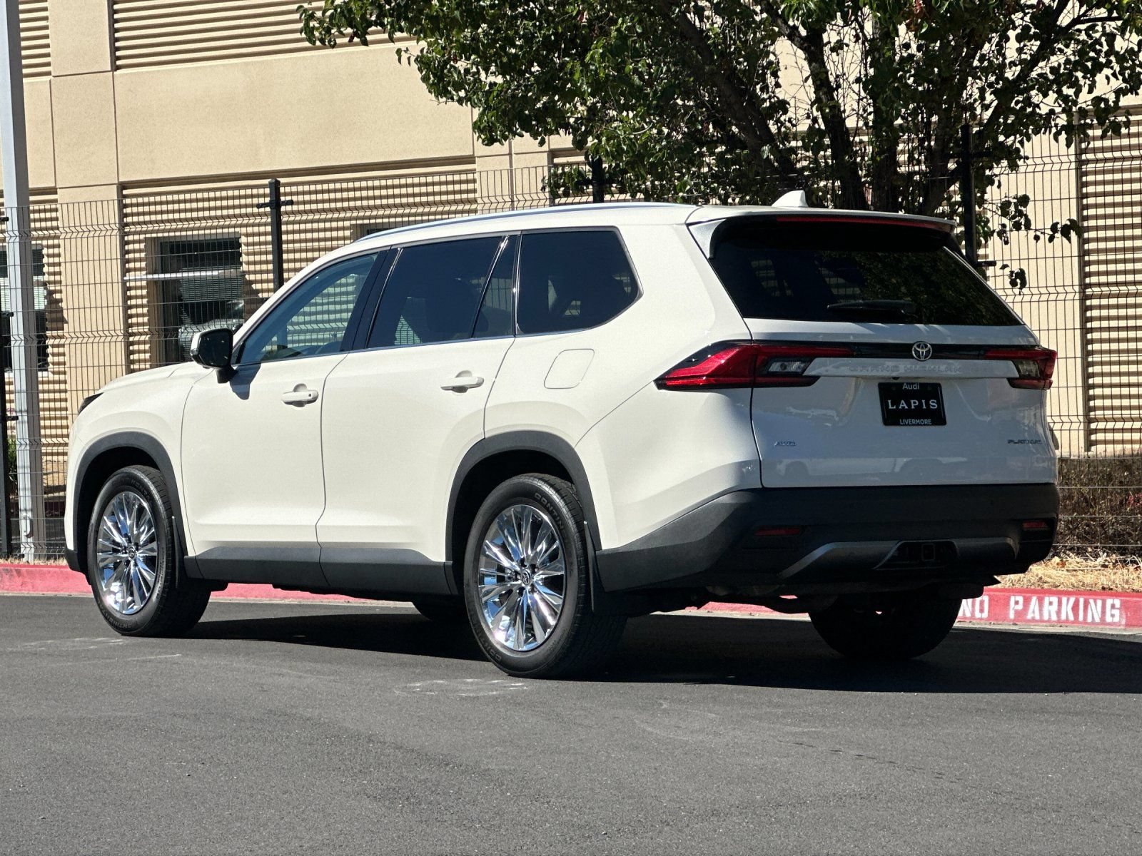 Used 2024 Toyota Grand Highlander AWD image 4