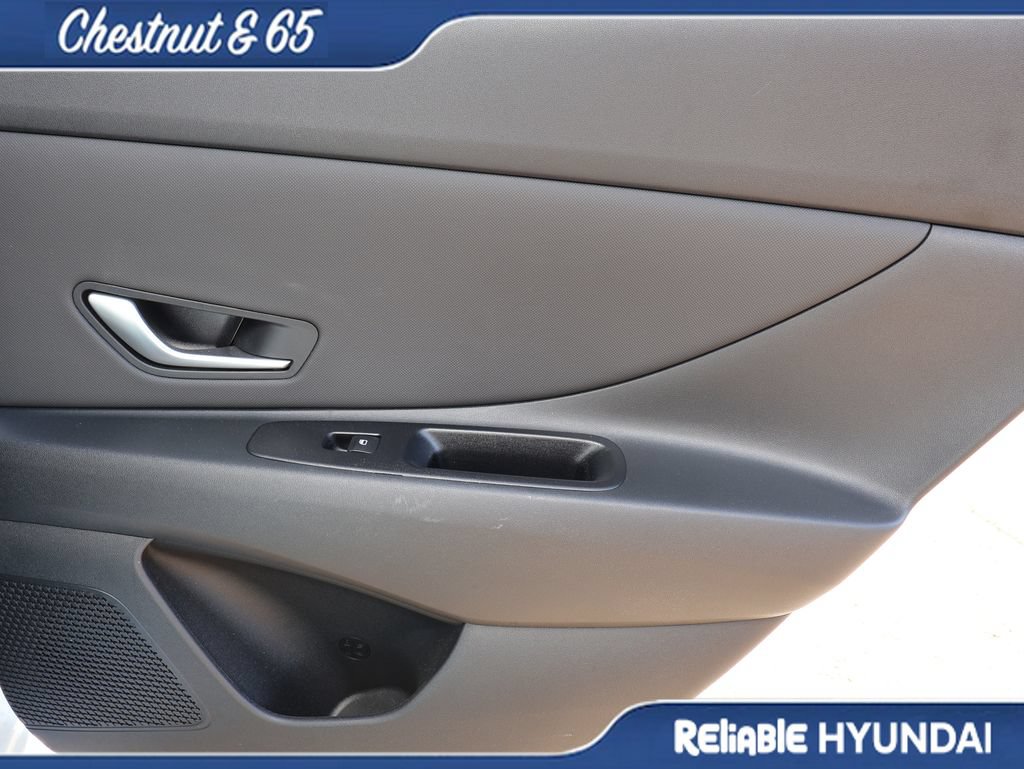 Used 2025 Hyundai Elantra Limited FWD image 12