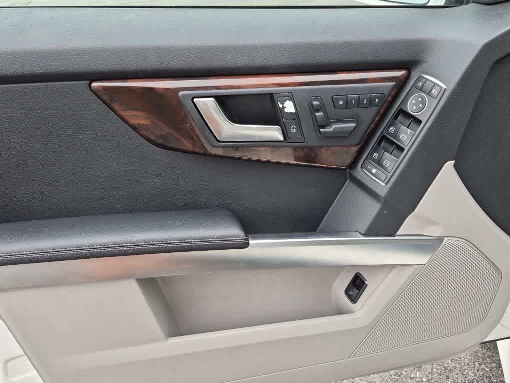 Used 2013 Mercedes-Benz GLK 350 4MATIC image 9