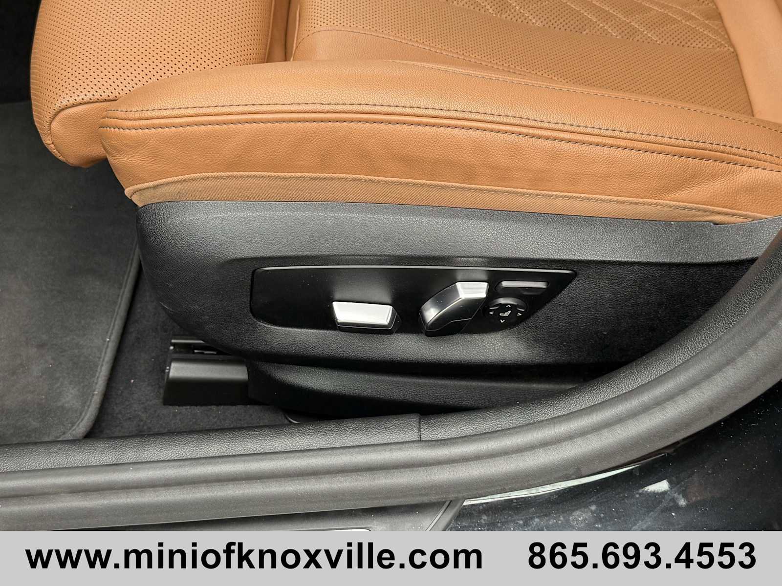 Used 2023 BMW 530i xDrive w/ Convenience Package image 11