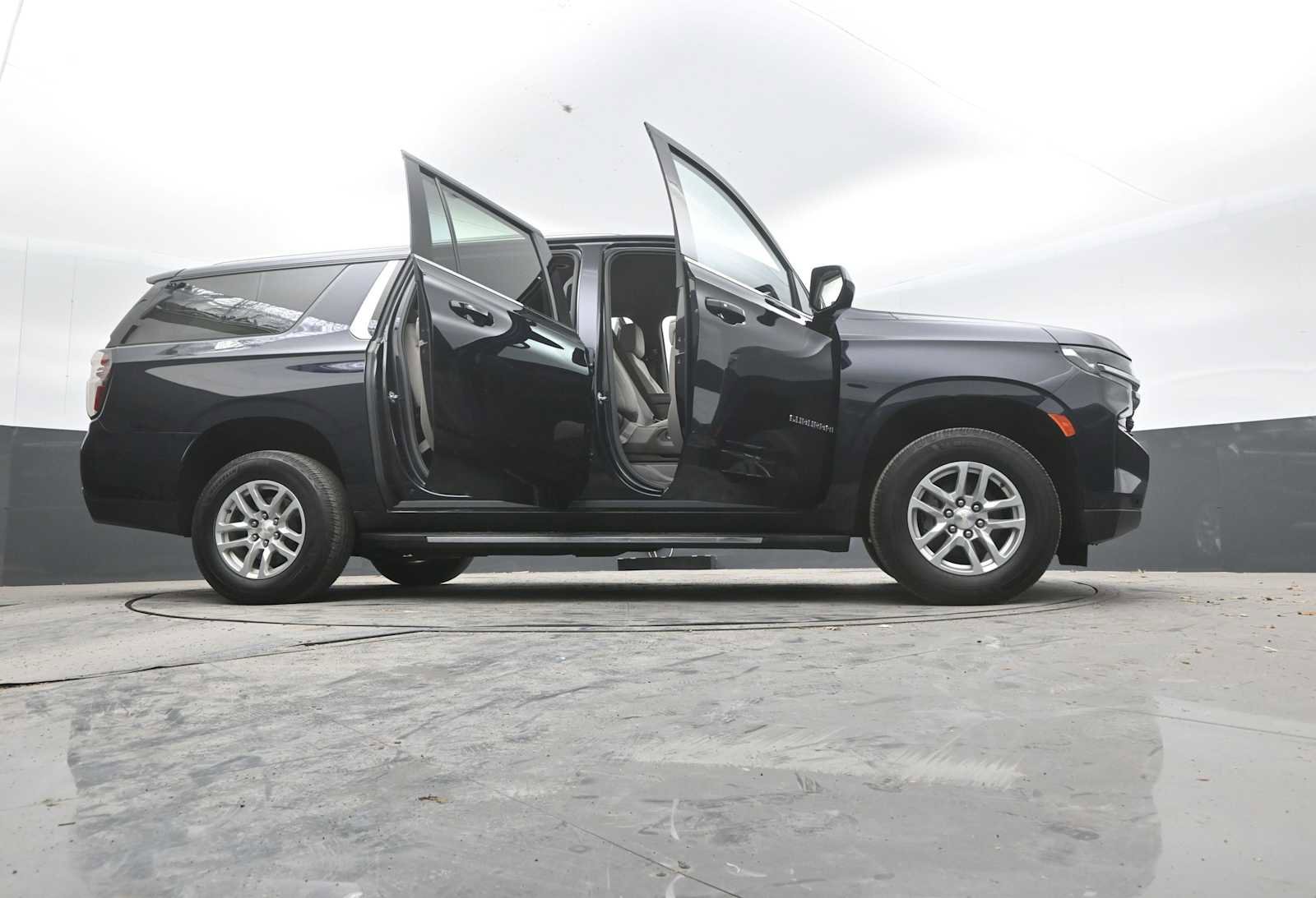 Used 2022 Chevrolet Suburban LS AWD/4WD image 55