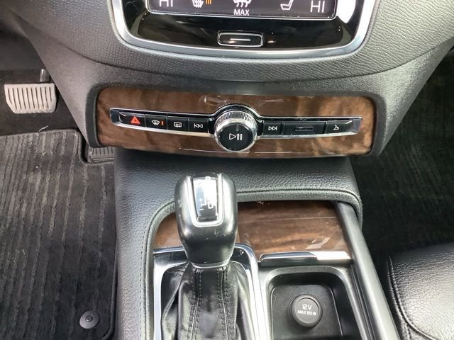 Used 2016 Volvo XC90 T6 Momentum w/ Momentum Plus Package image 33