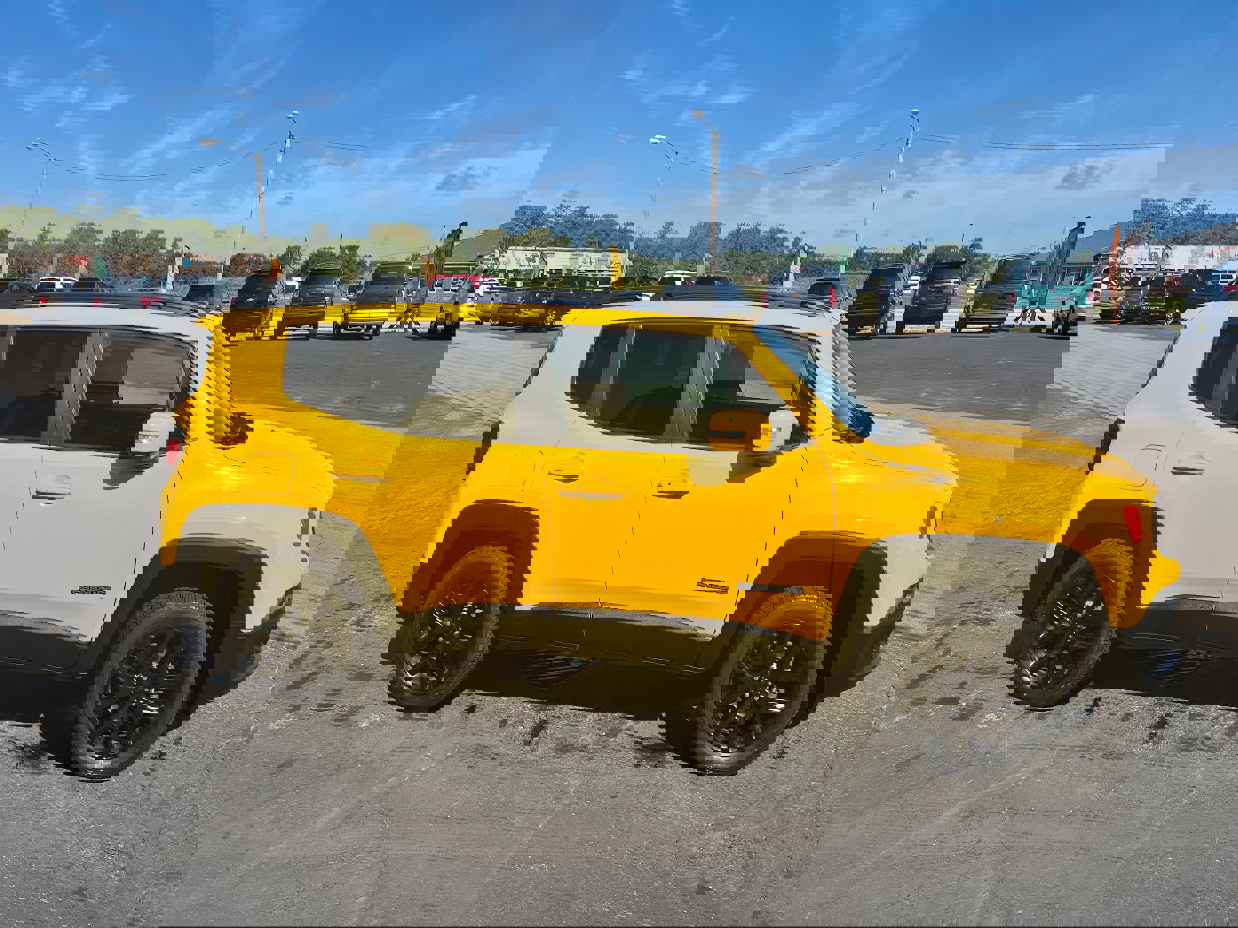 Used 2017 Jeep Renegade Altitude image 4